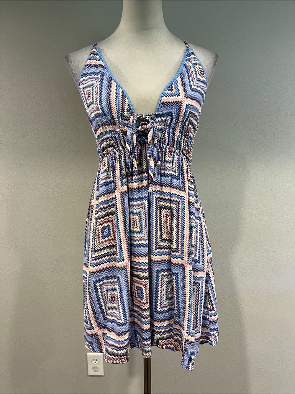 Wild fable Sleeveless sexy v-neck Geometric mini Sundress size medium
